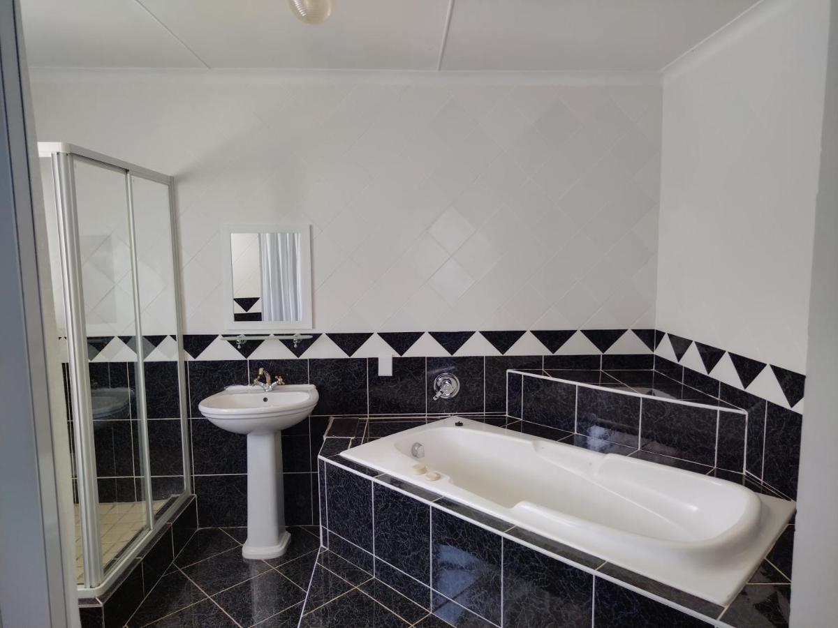 Blue Owl Guest House موسيلباي المظهر الخارجي الصورة
